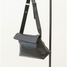 BOTTEGA VENETA 보테가베네타 인트레치아토 크로스 숄더백