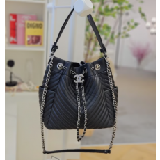 CHANEL 샤넬 드로우스트링 은장 체인 버킷 라지백 마드모아