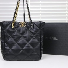 CHANEL 샤넬 19 쇼핑백 램스킨