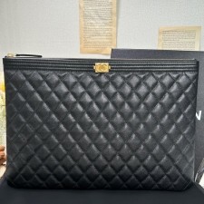 CHANEL 샤넬 보이 클러치 캐비어