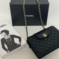 CHANEL 샤넬 뉴시즌 클러치