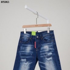 DSQUARED2 디스퀘어드2 남성 백 포켓 D2 패치 데미지 워싱 데님 하프 팬츠