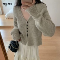 MIUMIU 미우미우 스미스 브이넥 가디건