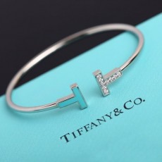 TIFFANY & CO 티파니앤코 T 브레이슬릿 신상