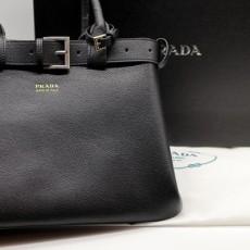 PRADA 프라다 버클 레더 핸드백