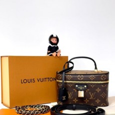 LOUIS VUITTON 루이비통 베니티 체인 파우치 풀박