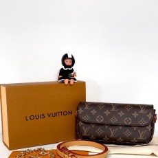 LOUIS VUITTON 루이비통 월릿 온 체인 아이비 풀박