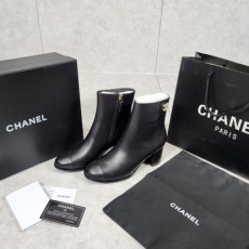 CHANEL 샤넬  앵클 부츠 카프스킨 & 블랙