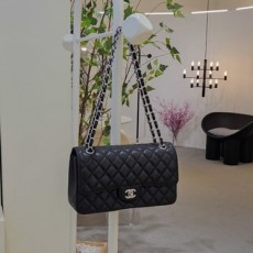 CHANEL 샤넬 클래식 미디움 은장 캐비어 백