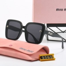 MIUMIU 미우미우  옆 글씨