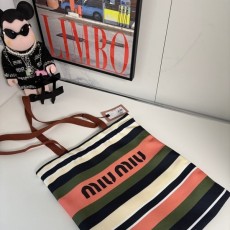 MIUMIU 미우미우  한정판 노벨티 에코백