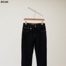 LOUIS VUITTON 루이비통 남성 포켓 그래픽 LV 참 슬림핏 데님 팬츠