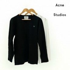 아** 브이넥 티셔츠