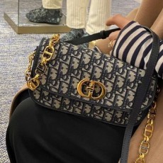 디* 몽테인 30 애비뉴 오블리크 자카드 복스백30 MONTAIGNE AVENUE 백 ㅡ블루 Oblique 자카드