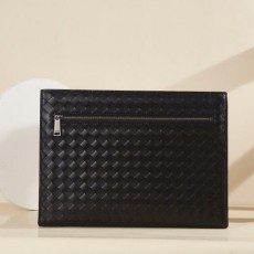 보** 인트레치아토 도큐먼트 클러치