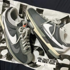 나** X 사카이 줌 코르테즈 아이언 그레이