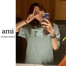 아* 비비드 빅하트 자수 티셔츠