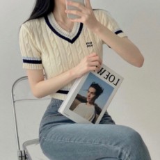 미*** 케이블 배색포인트 브이넥반팔니트