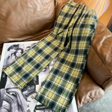 아** 23FW 아보카도 체크 팬츠 - 수입