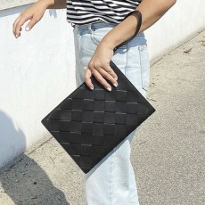 보** 22ss 수입최상급 인트레치아토 도큐 클러치