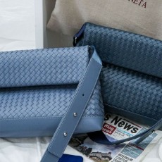 보** 23ss 수입최상급 인트레치아토 크로스 숄더백