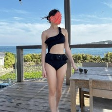 CHANEL 샤넬 오프 숄더 모노키니 스윔수트