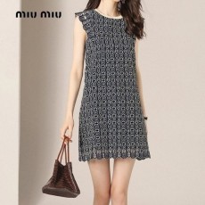 MIUMIU 미우미우 블랙스완ops