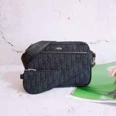 디* 오블리크 새들 트리플 메신저백