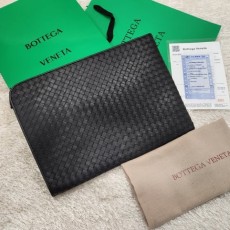 BOTTEGA VENETA 보테가베네타 인트레치아토 소가죽 빅 클러치백