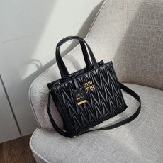 MIUMIU 미우미우 마테라쎄 나파 가죽 토트