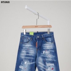 DSQUARED2 디스퀘어드2 남성 3D 포켓 패치 페인팅 워싱 데님 하프 팬츠