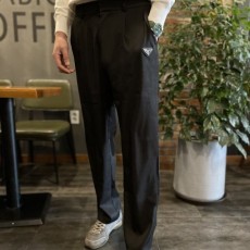 PRADA 프라다  triangle 플래이트 365 fit 와이드 릴렉스 밴딩 스판 팬츠