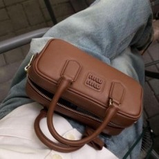 MIUMIU 미우미우  아르카디 미둠