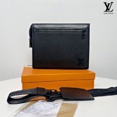 루* 블랙 메탈로고 클러치