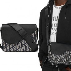 디* 미니 새들 메신저백 MINI SADDLE MESSENGER BAG 1ADME130YKS_H27E